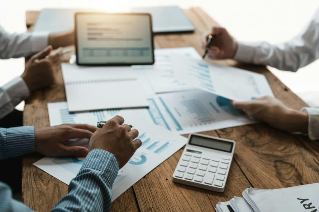 Business Data Dashboard Analysis By Ingenious Computer Software . Investment Application Display